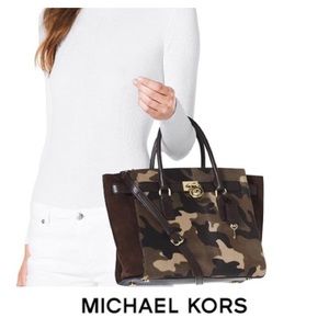 MICHAEL KORS CAMO MEDIUM HAMILTON TRAVELER HANDBAG